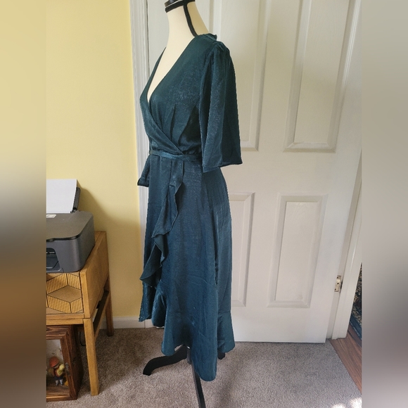 Emerald Dress from Lulu’s. EUC - Picture 7 of 7